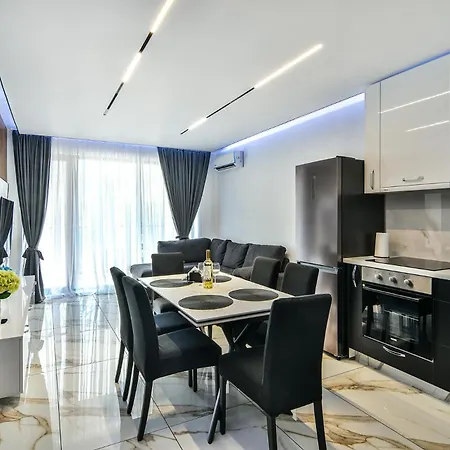 Ocean Wave 2br Free Parking Apartment